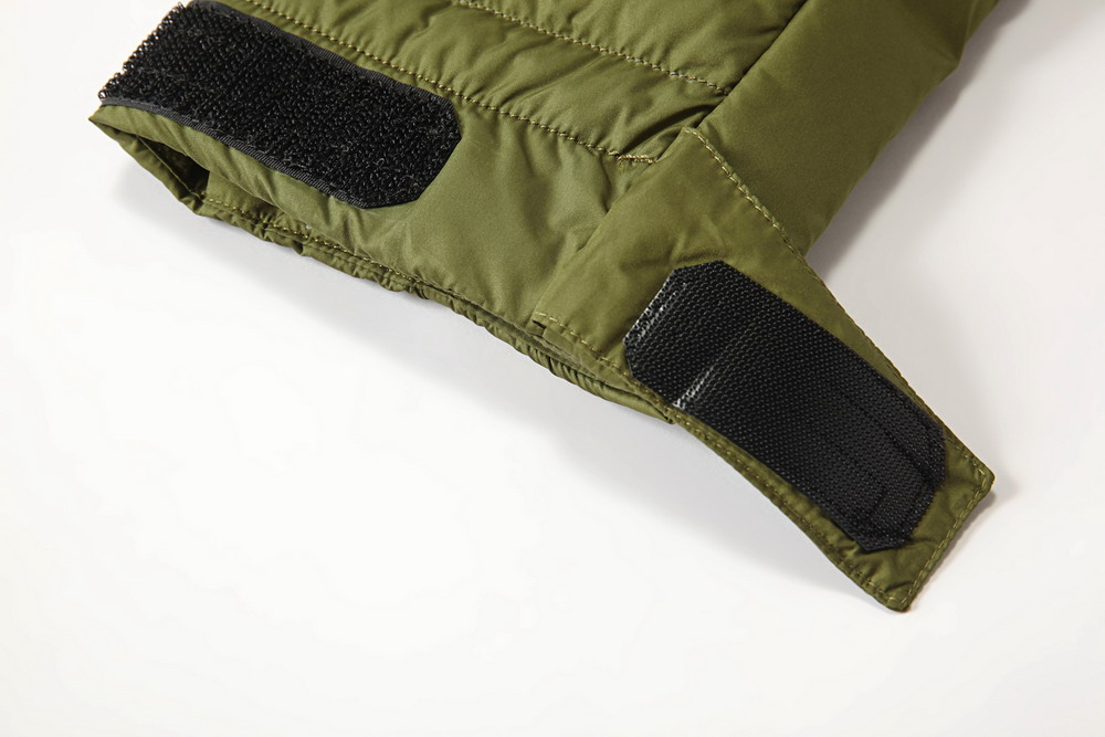 冬季羽絨服細節(jié)展示